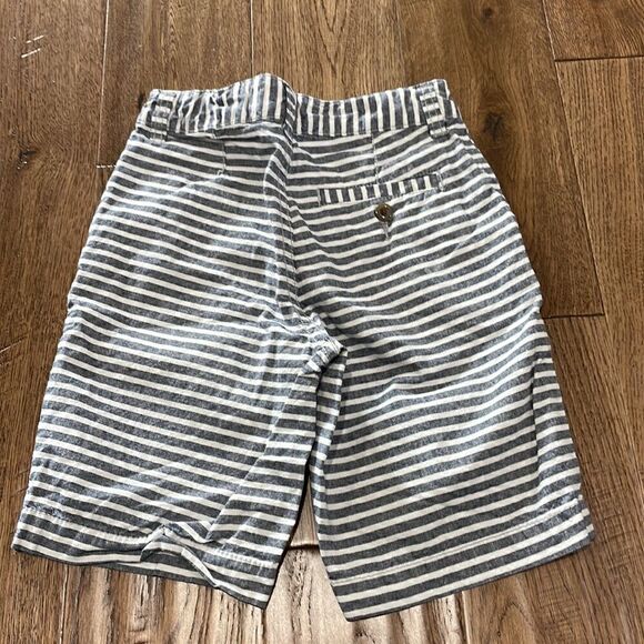 Old Navy boys blue and white striped shorts. Sz 6 - Picture 3 of 3